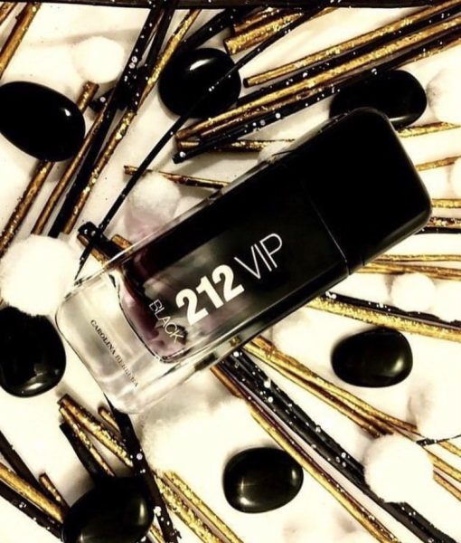 Carolina Herrera 212 Vip Black EDT 100 ML Erkek Parfüm - Görsel 3